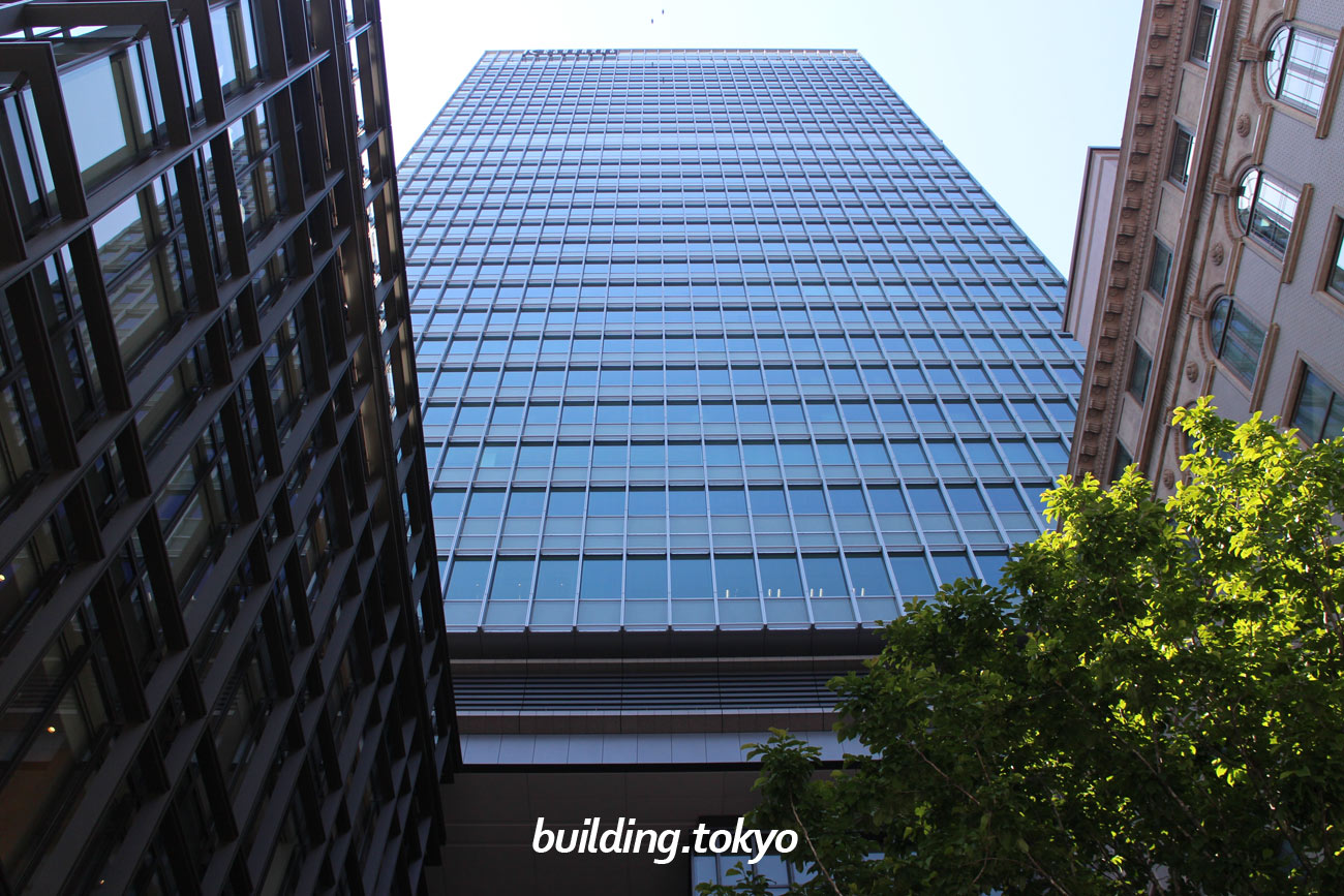 京橋エドグランは、中央区の有形文化財に指定されている「明治屋京橋ビル」と再開発されたビルとで構成されていて、地下1階に中央区観光情報センター（日本語・英語・中国語による対面案内）があります。東京メトロ銀座線「京橋駅」に直結しています。