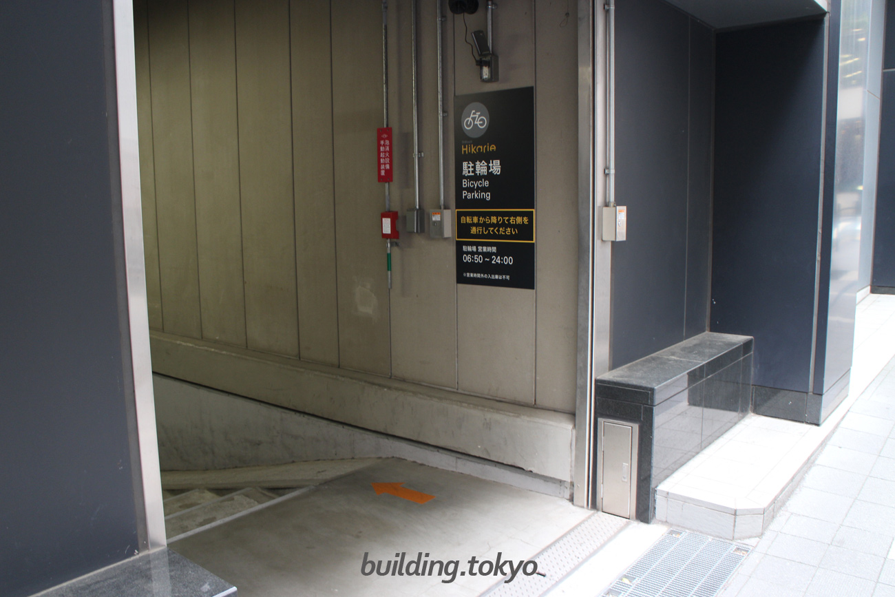 渋谷ヒカリエ。駐輪場の入り口。