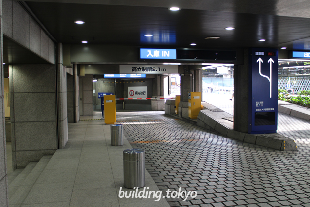 渋谷クロスタワー駐車場入り口。