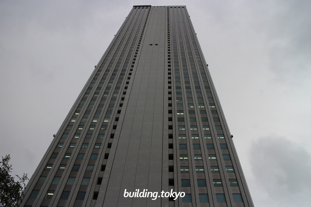 サンシャイン60は、1978年竣工以来12年間、日本で一番高いビルでした。サンシャイン60の敷地にあるサンシャインシティには、プリンスホテル・ワールドインポートマートビル（サンシャイン水族館・ナンジャタウン）・文化会館ビルがあります。