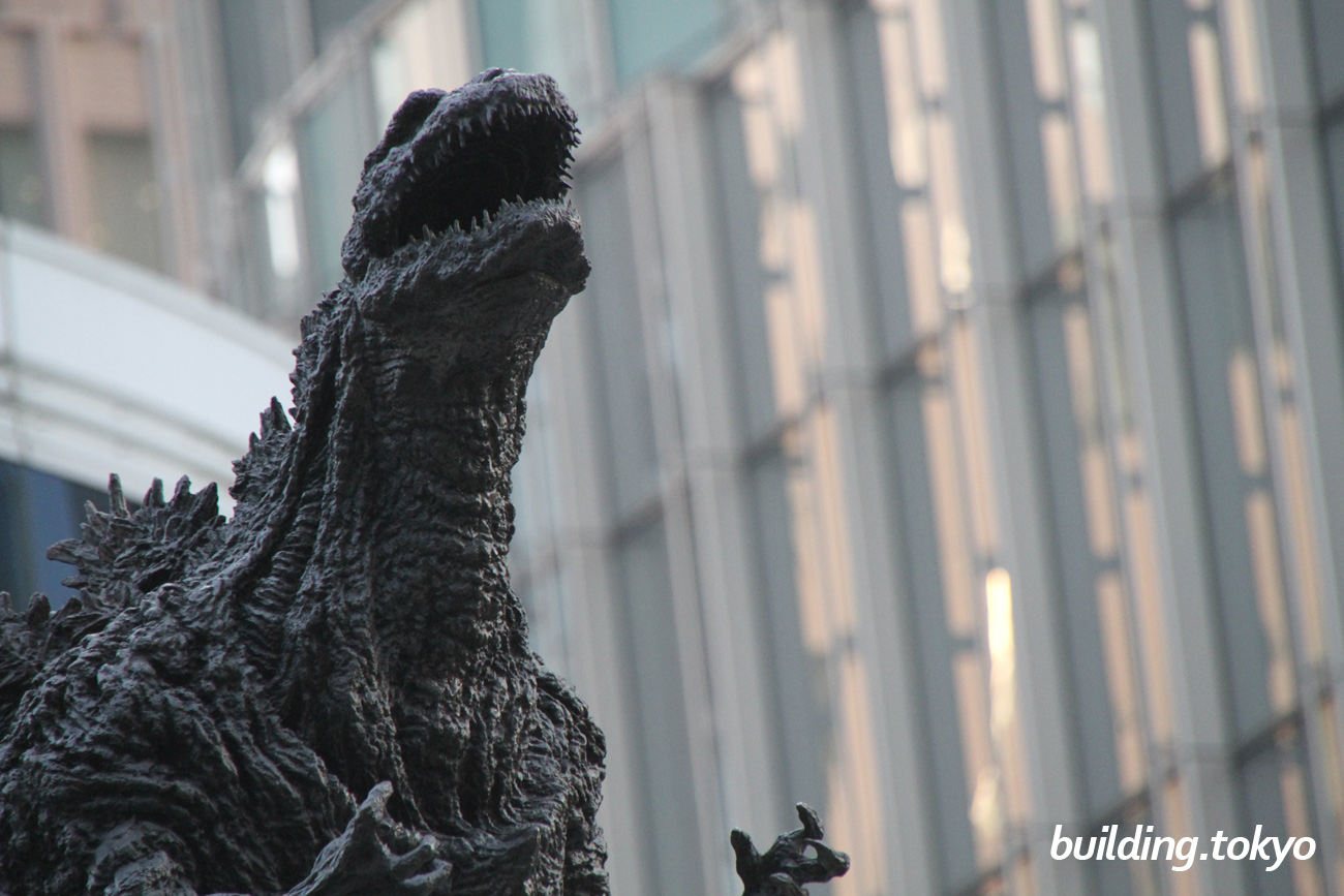 東京ミッドタウン日比谷。ゴジラ像、迫力とリアル感が凄いです。Godzilla